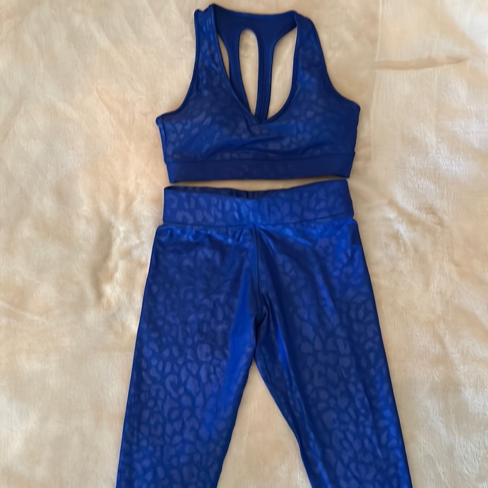 CARBON 38 LEOPARD PRINT CONALT BLUE EXERCISE OUTFIT